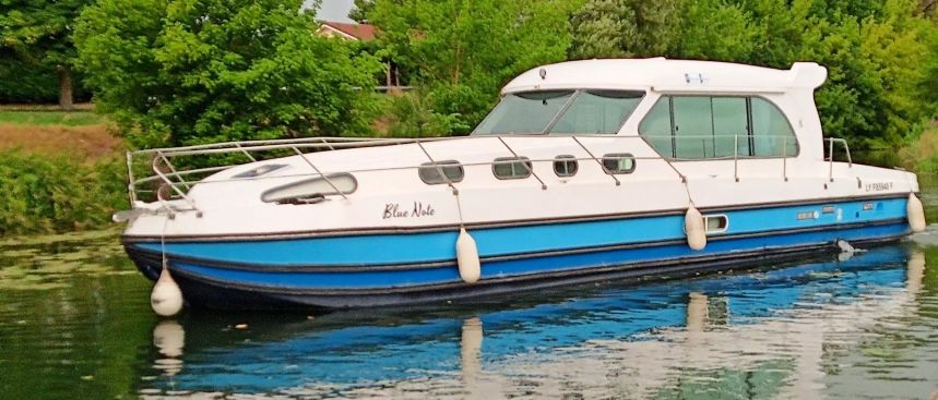 Nicols Sedan 1310 | Blue Note