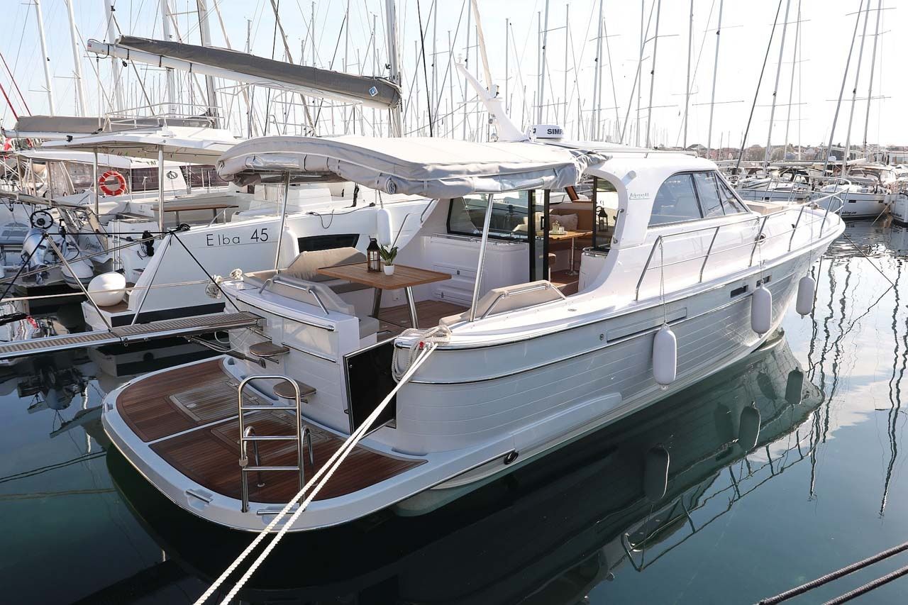 SAS Vektor Adriana 44 | 22