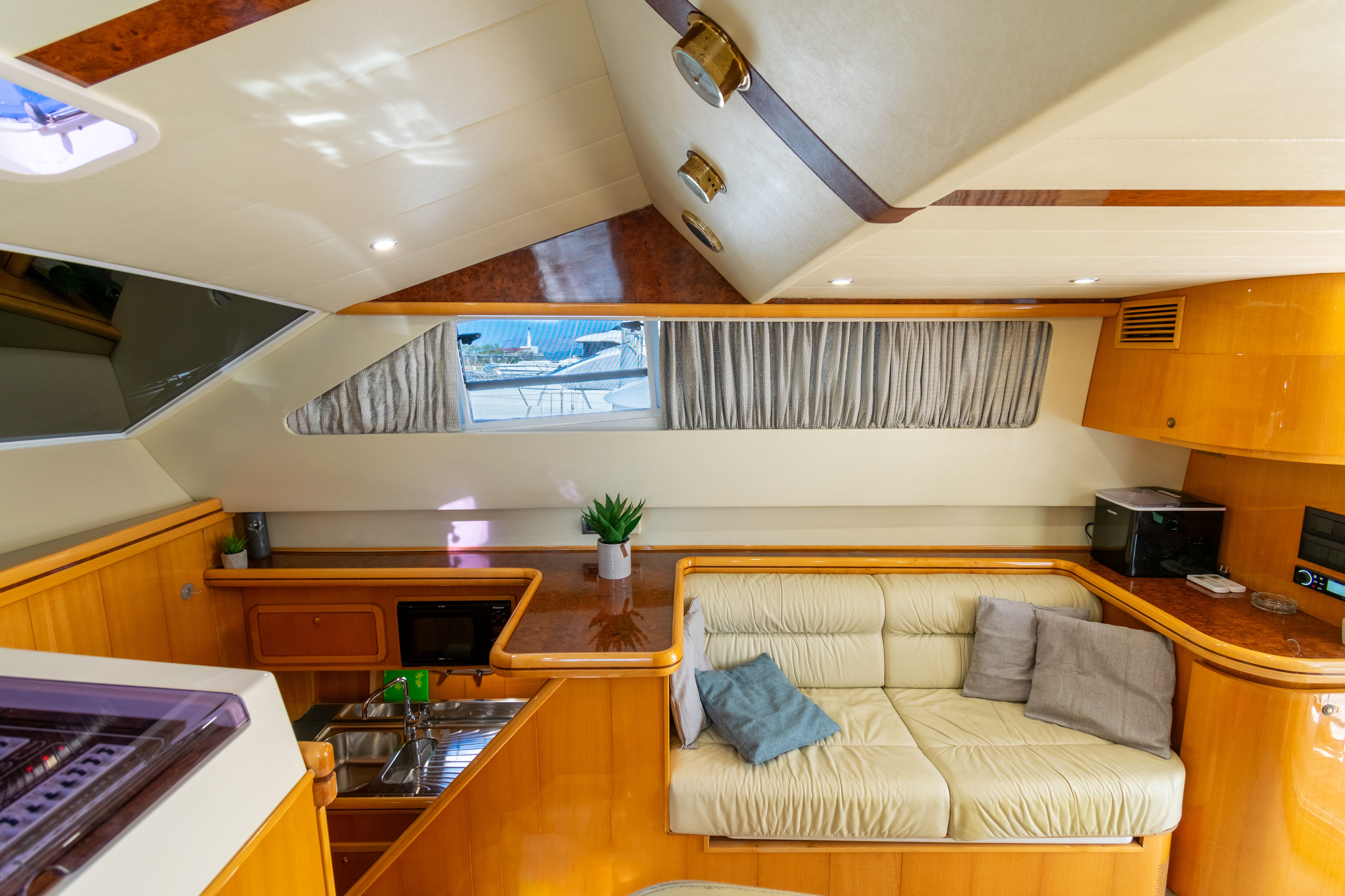 Levante 43 Fly | Alex