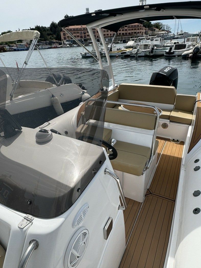 Navigati RIB 8 | Luna