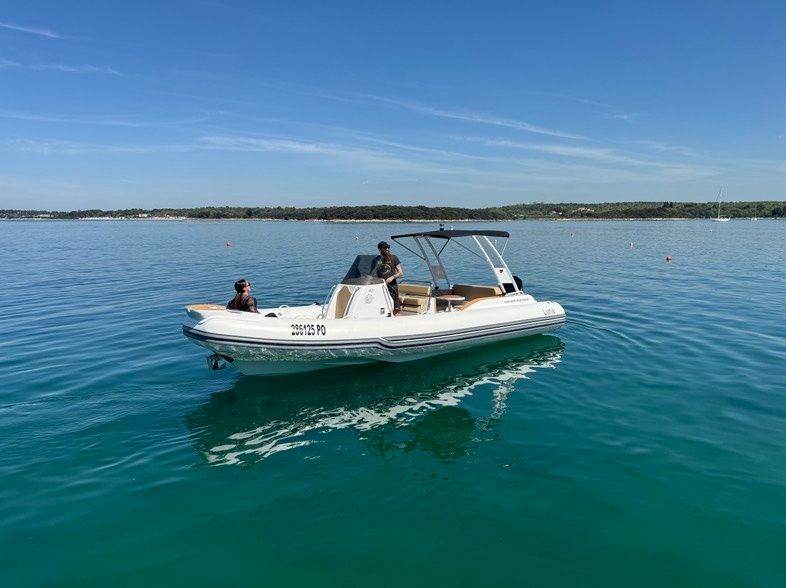 Navigati RIB 8 | Luna