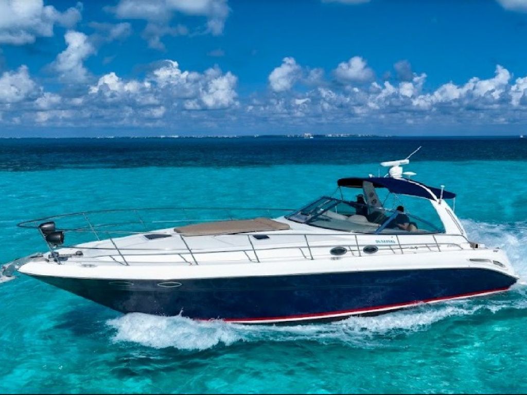 Sea Ray 420 Sundancer | At the Moment