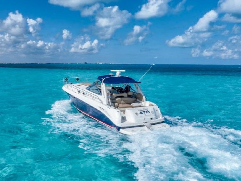 Sea Ray 420 Sundancer | At the Moment
