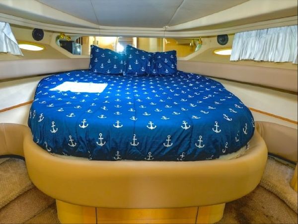 Sea Ray 420 Sundancer | At the Moment