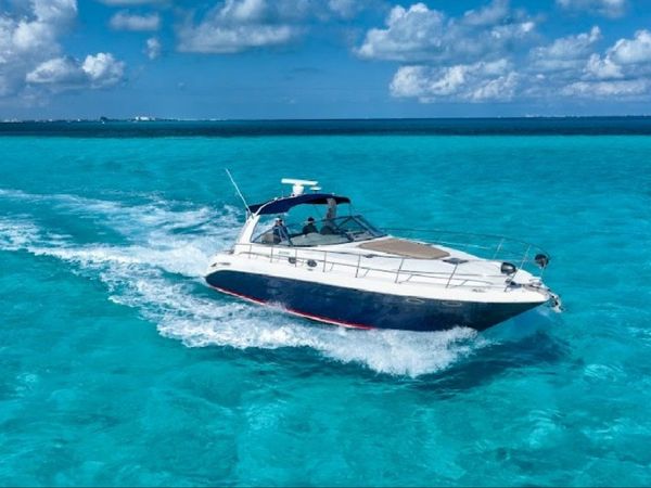 Sea Ray 420 Sundancer | At the Moment