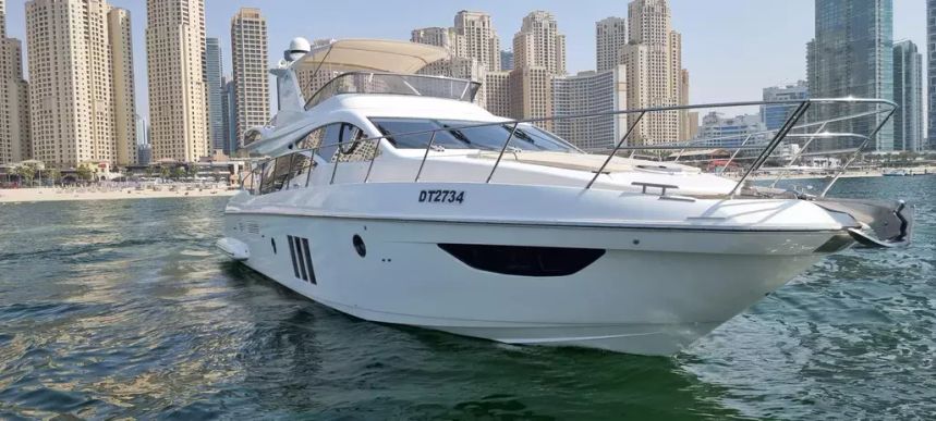Azimut 58 | Friends