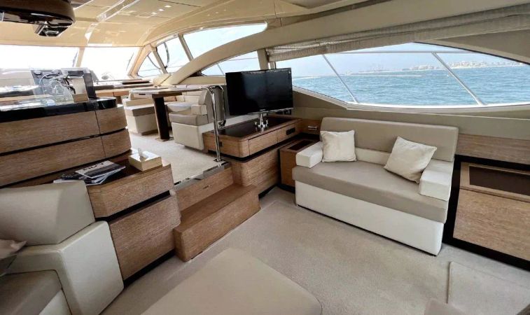 Azimut 58 | Friends