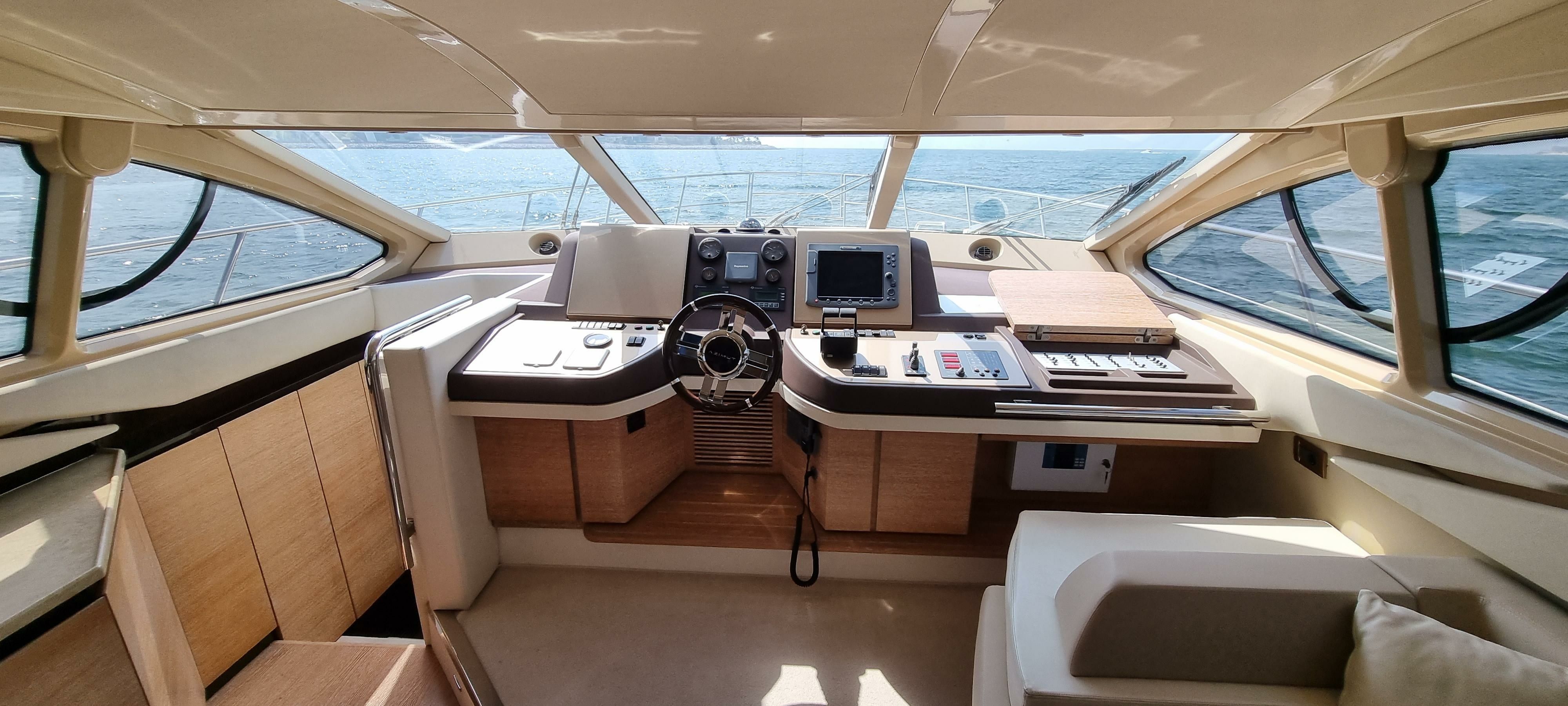 Azimut 58 | Friends