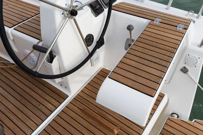 Dufour 350 | Spinaker