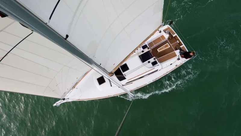 Dufour 350 | Spinaker