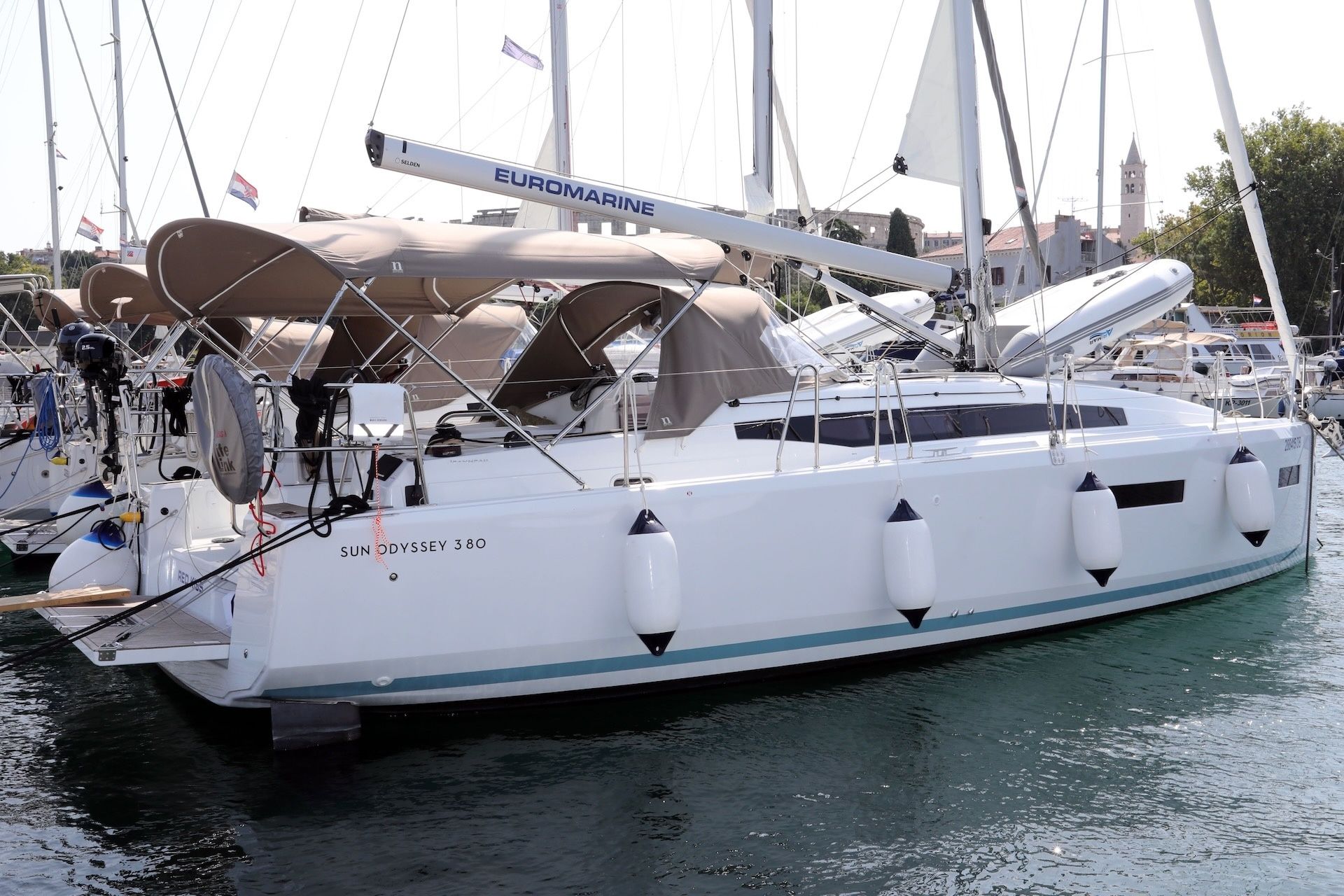 Jeanneau Sun Odyssey 380 | Red Kiss