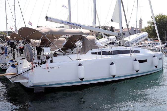Jeanneau Sun Odyssey 380 | Red Kiss