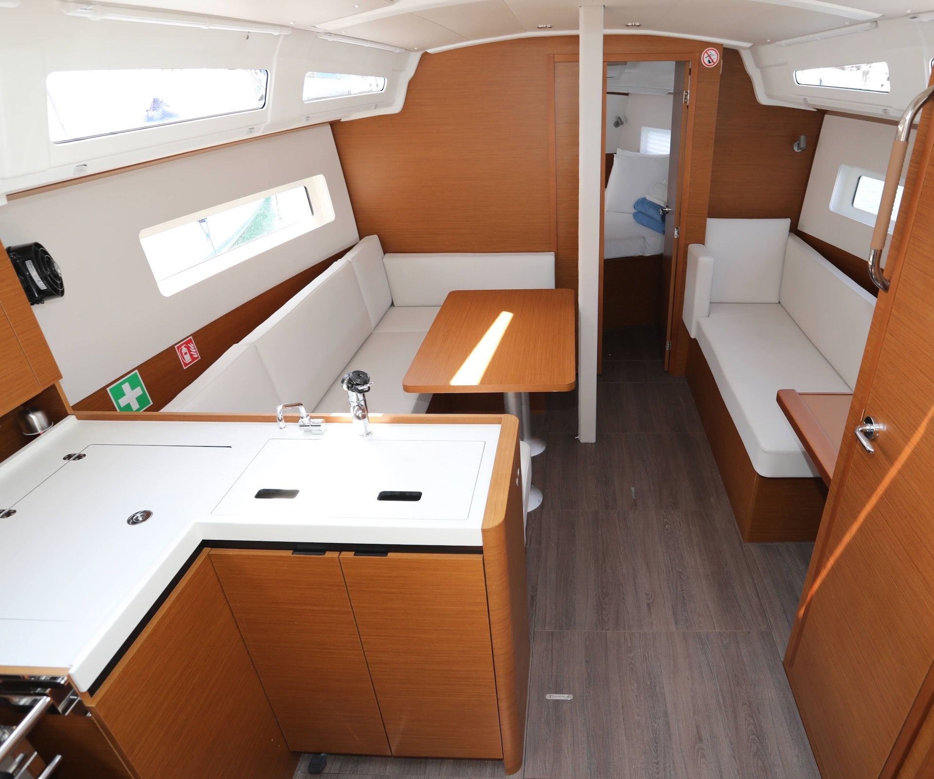 Jeanneau Sun Odyssey 380 | Red Kiss