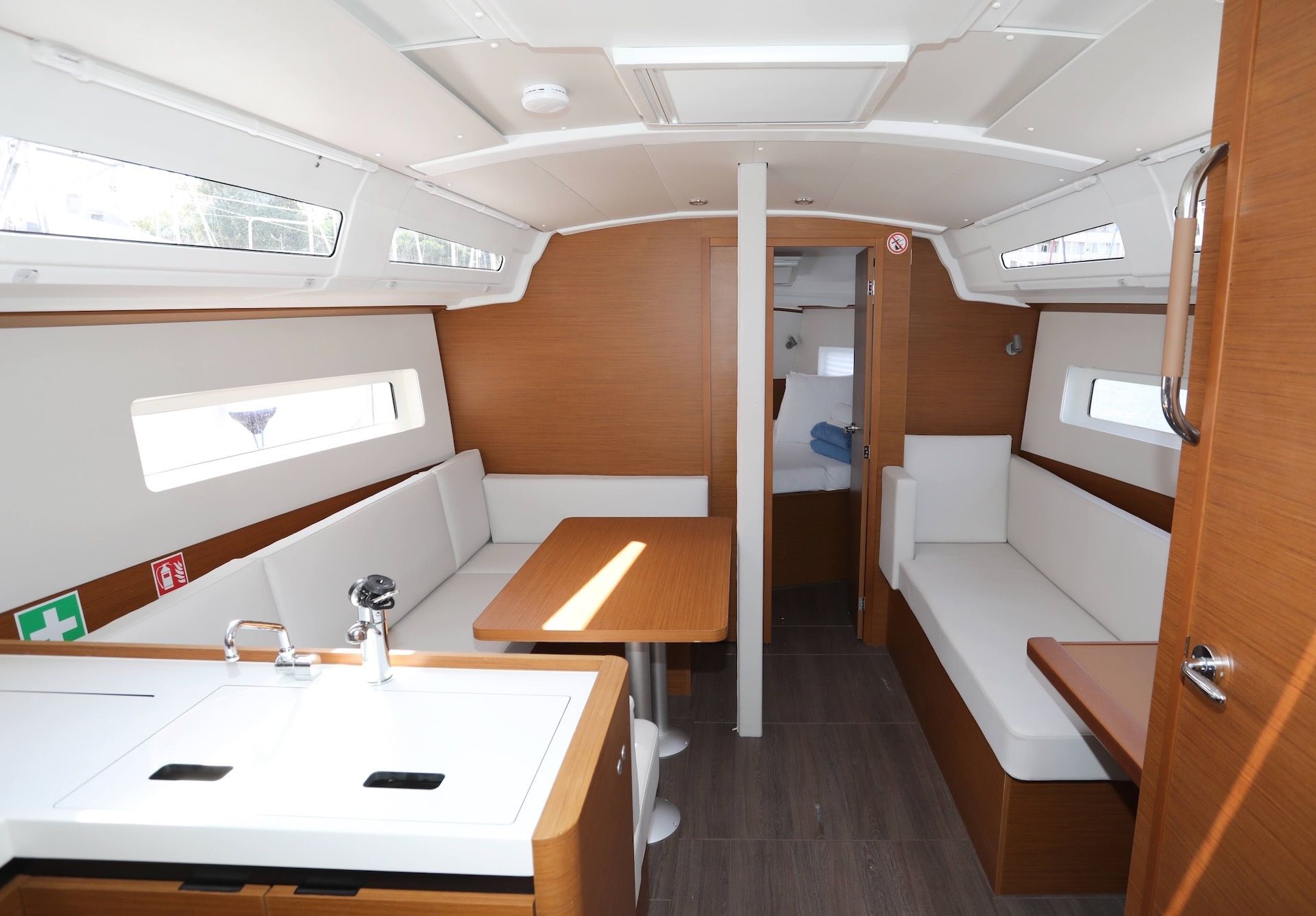 Jeanneau Sun Odyssey 380 | Red Kiss