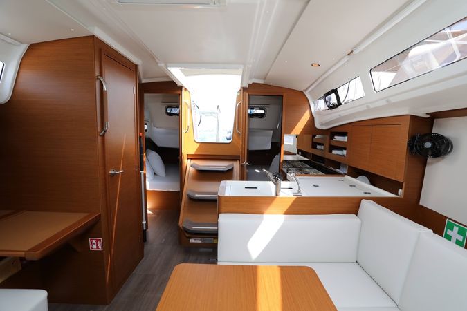 Jeanneau Sun Odyssey 380 | Red Kiss