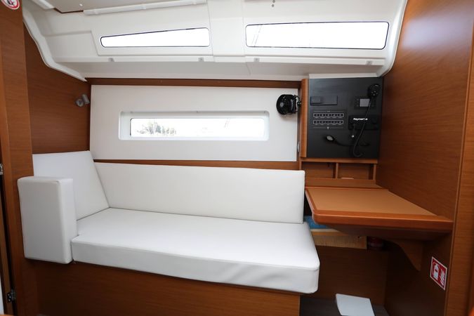 Jeanneau Sun Odyssey 380 | Red Kiss