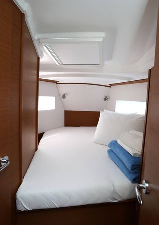 Jeanneau Sun Odyssey 380 | Red Kiss