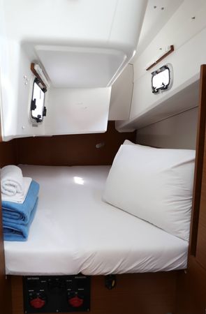 Jeanneau Sun Odyssey 380 | Red Kiss