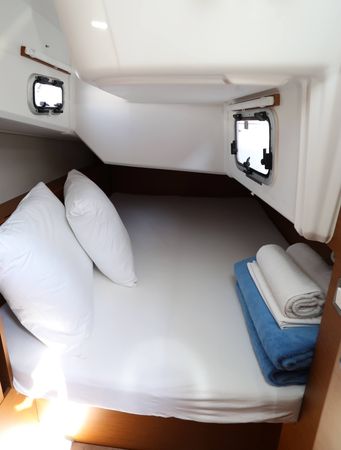 Jeanneau Sun Odyssey 380 | Red Kiss