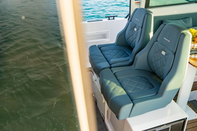 Axopar 37 XC | Character