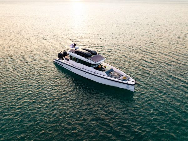 Axopar 37 XC | Character