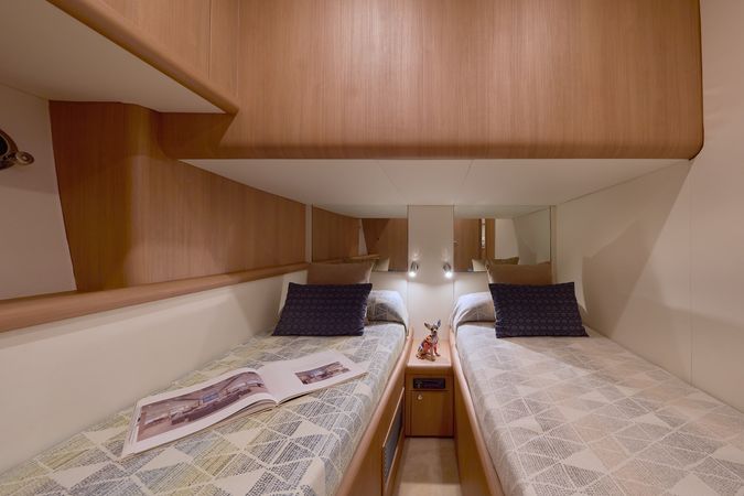 Sunseeker 72 | Number 9