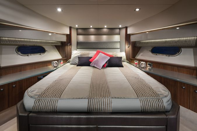 Sunseeker 74 | Black Jax