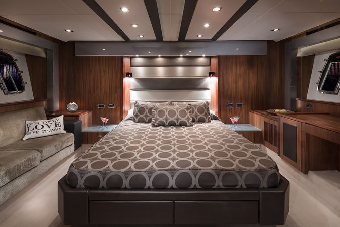 Sunseeker 74 | Black Jax