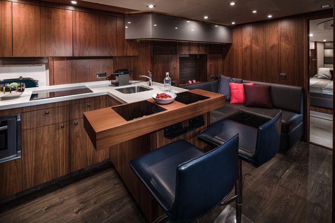 Sunseeker 74 | Black Jax