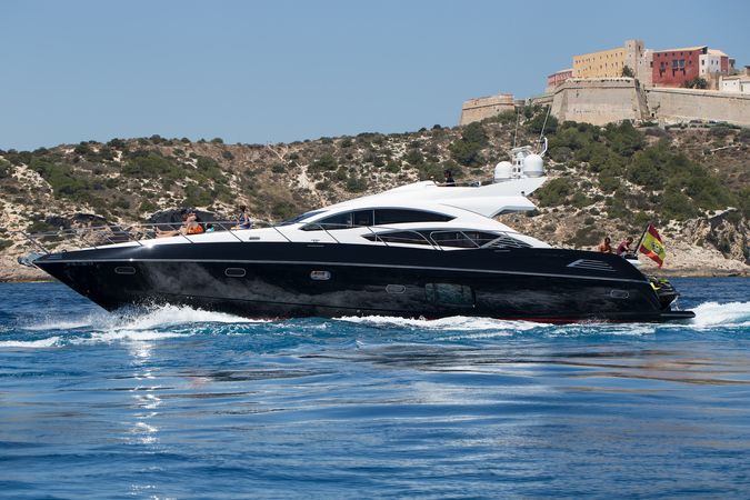 Sunseeker 74 | Black Jax