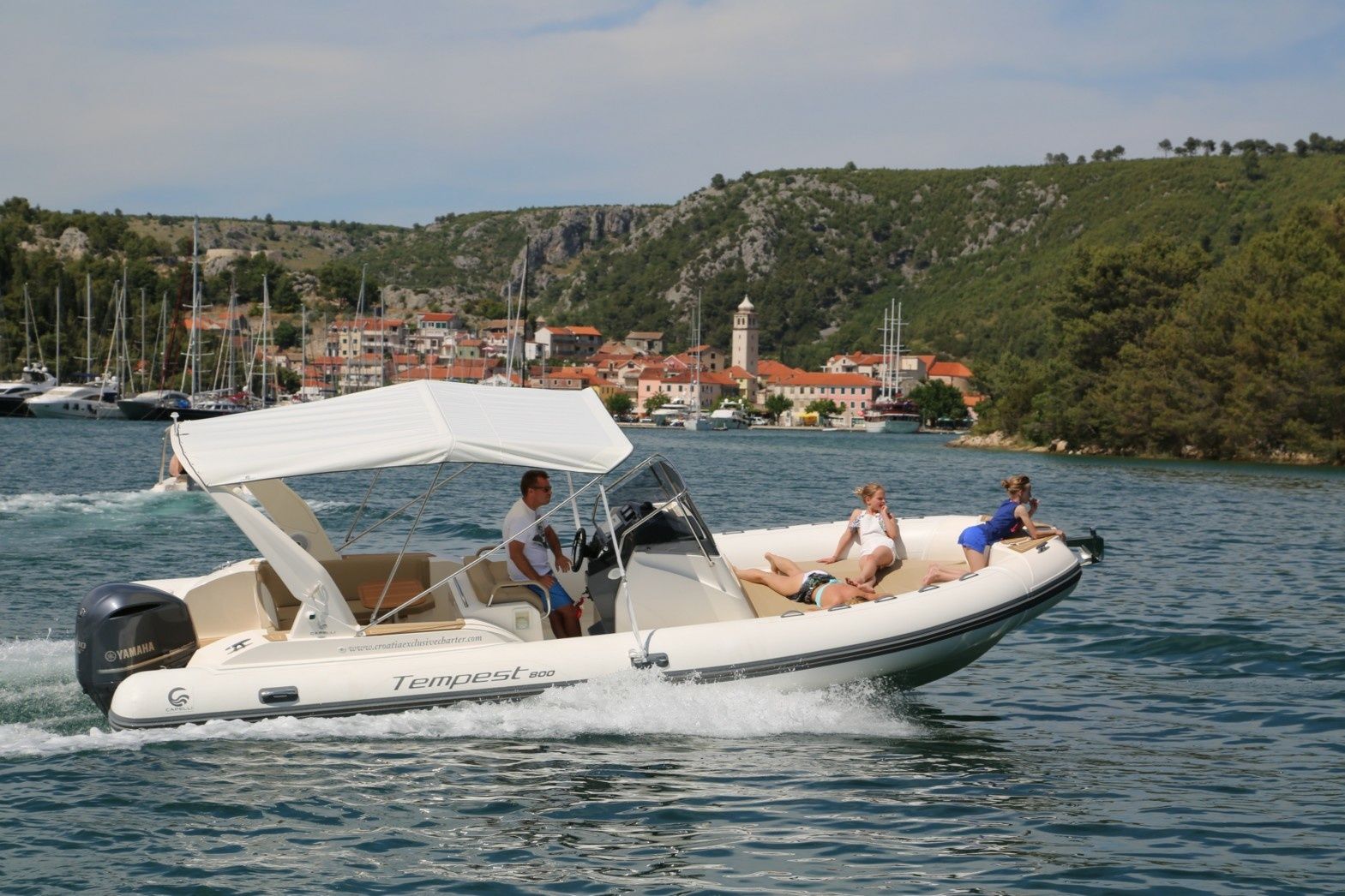 Capelli Tempest 800 | Serra1