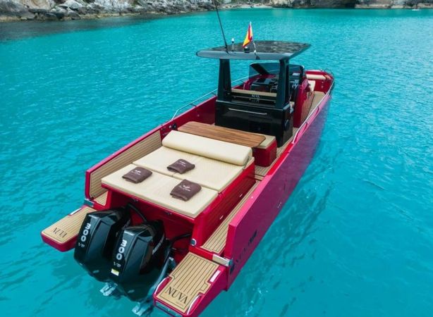 Nuva Yachts M11 | Red Thunder