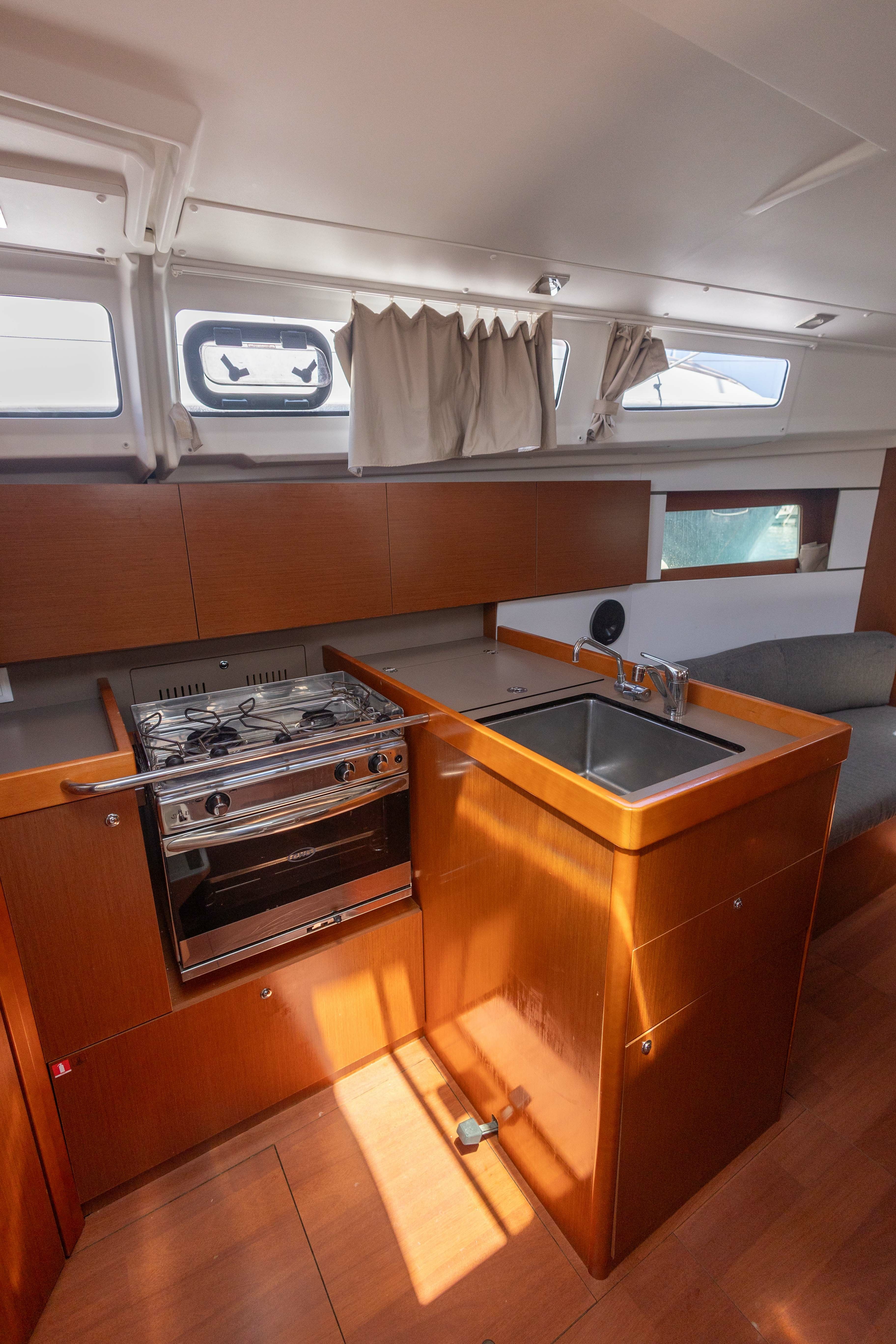 Beneteau Oceanis 35.1 | Islander