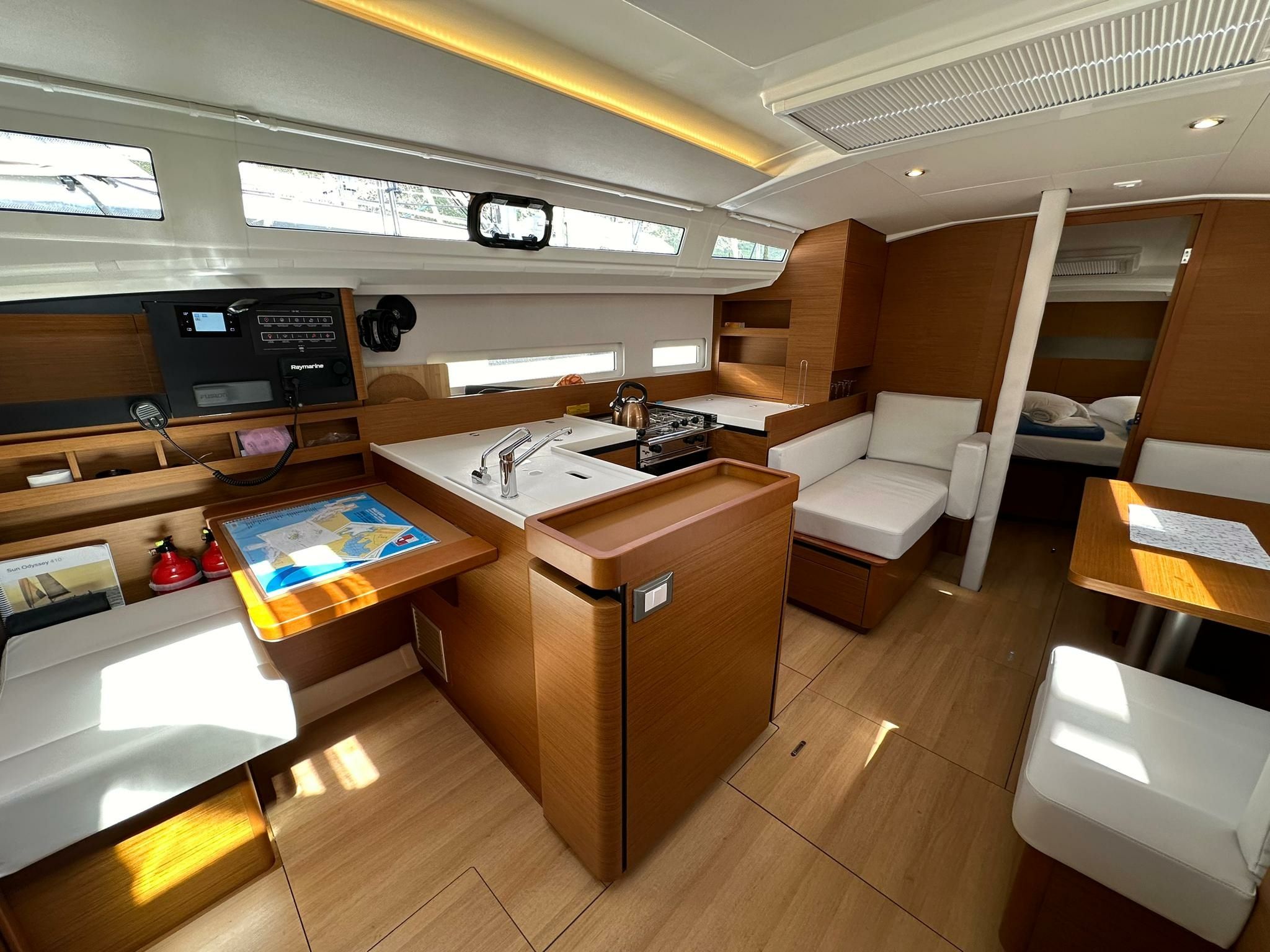 Jeanneau Sun Odyssey 410 | Bobo
