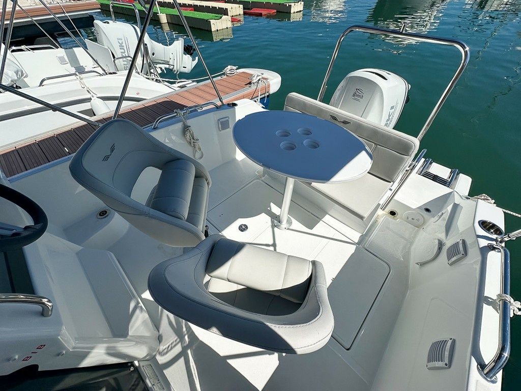 Beneteau Flyer 6 Sundeck | Ponent