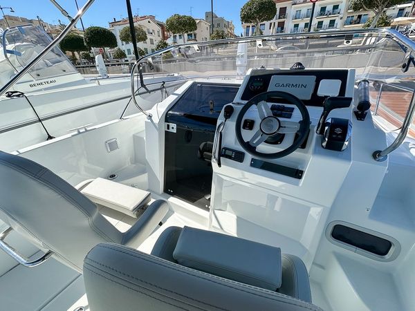 Beneteau Flyer 8 Sundeck | Llevant