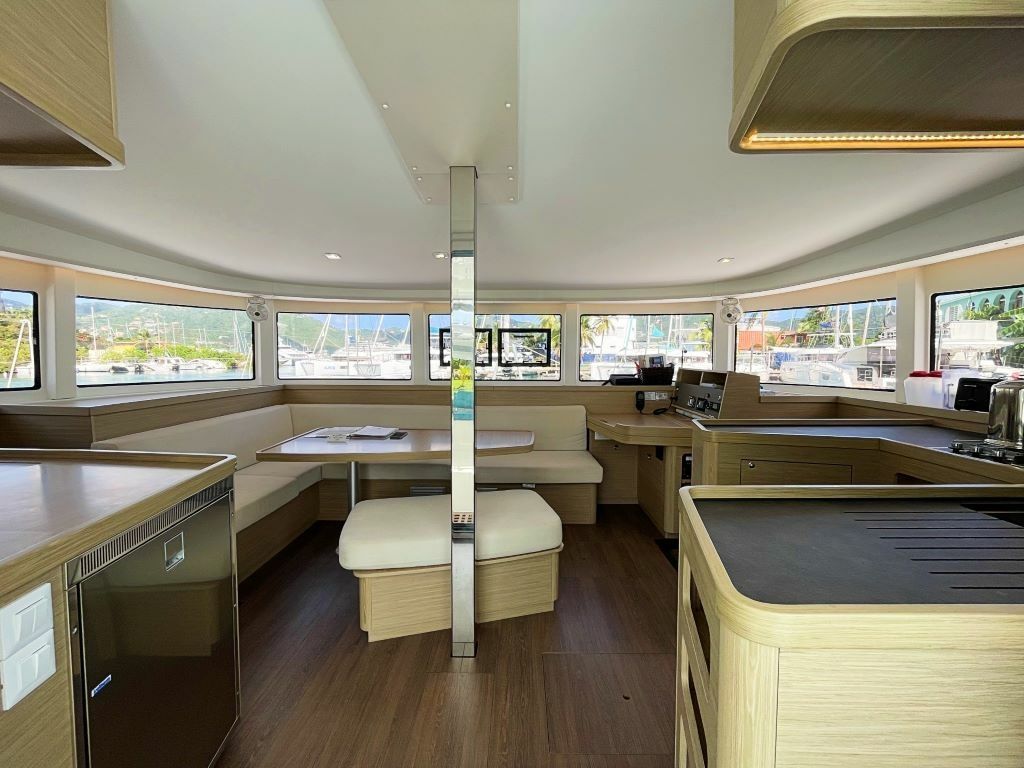 Lagoon 42 | Balancing Act