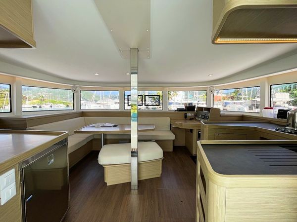 Lagoon 42 | Balancing Act