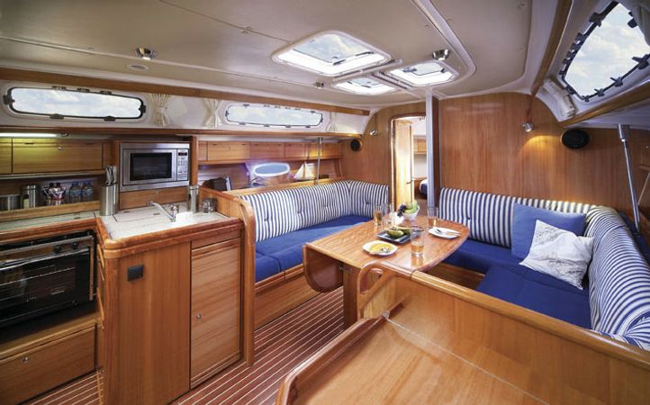 Bavaria 38 | Dotty Dot