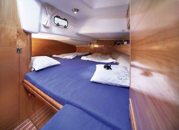 Bavaria 38 | Dotty Dot