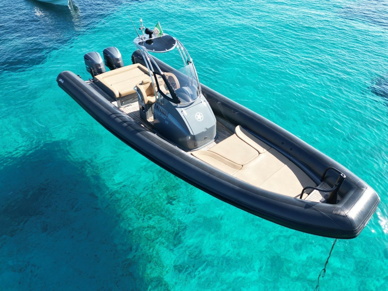 Sea Water Smeralda 320 | Despicable me