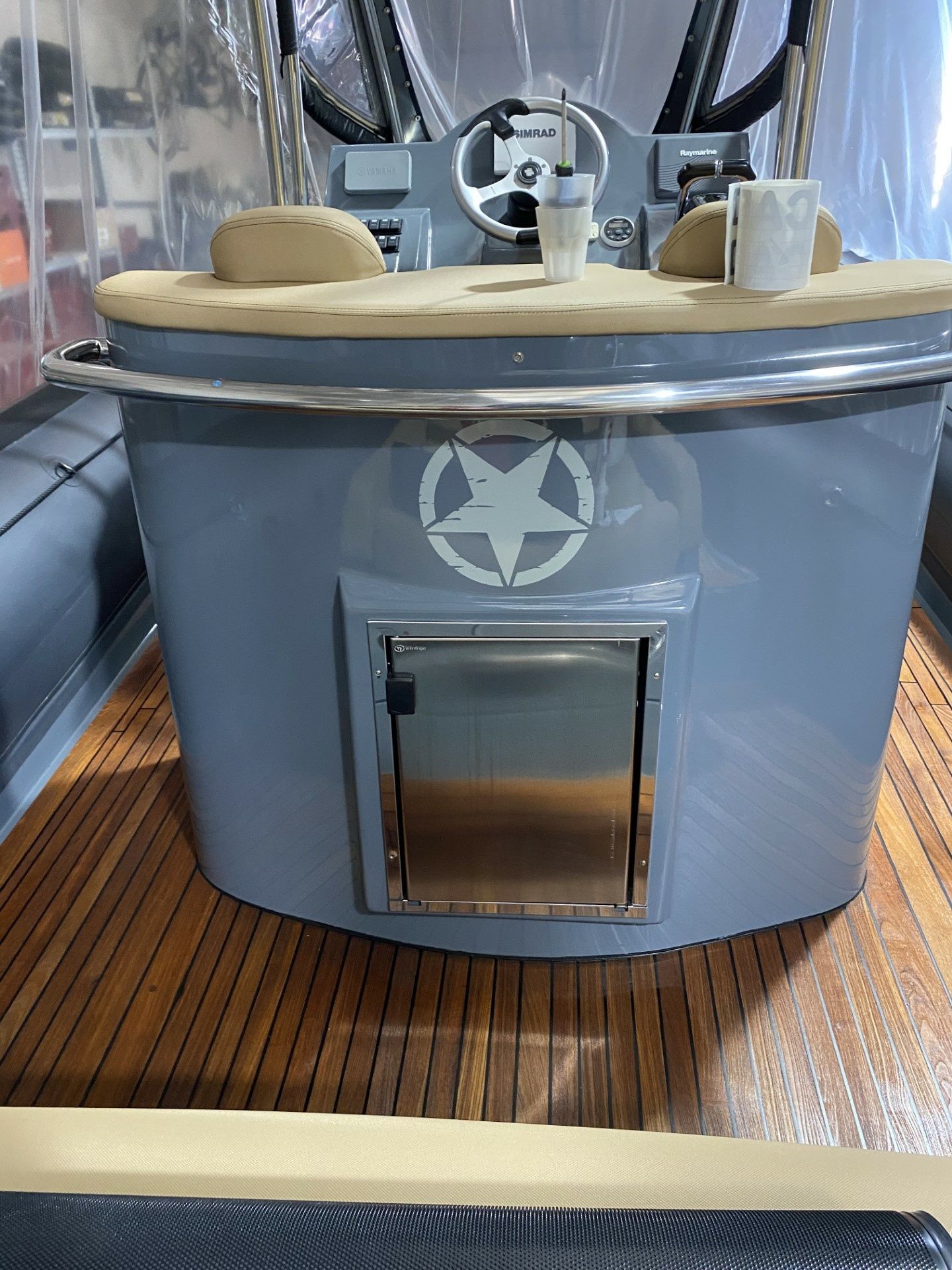 Sea Water Smeralda 320 | Despicable me