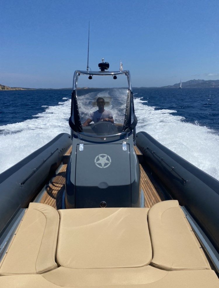 Sea Water Smeralda 320 | Despicable me