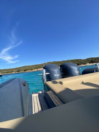 Sea Water Smeralda 320 | Despicable me