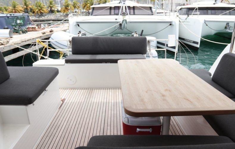 Lagoon 40 | Bubbles Up