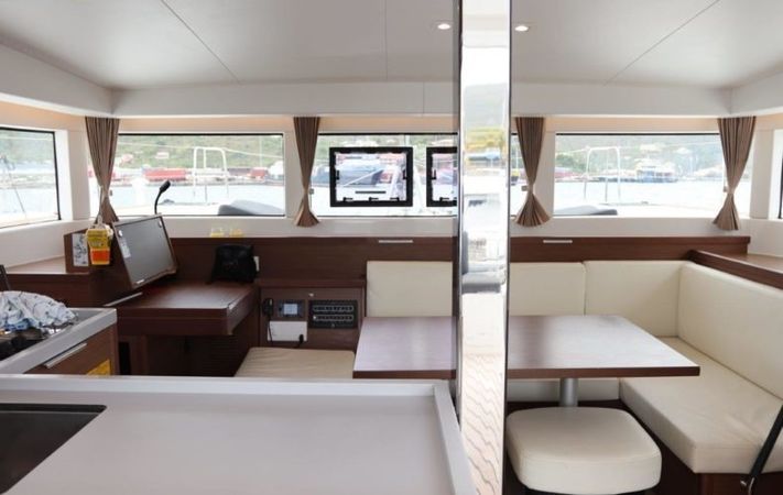 Lagoon 40 | Bubbles Up