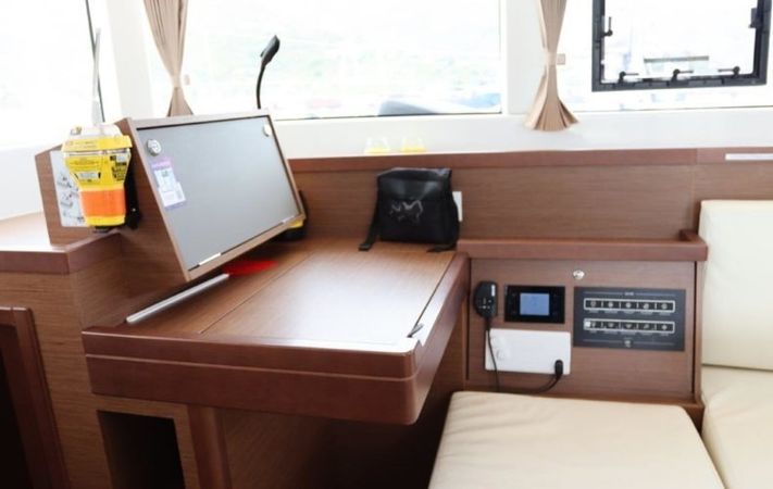 Lagoon 40 | Bubbles Up