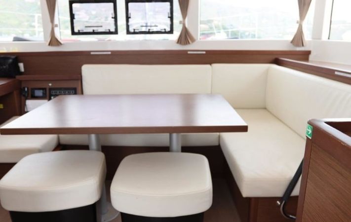 Lagoon 40 | Bubbles Up