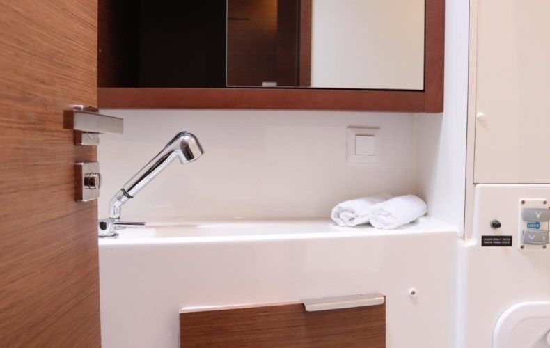 Lagoon 40 | Bubbles Up