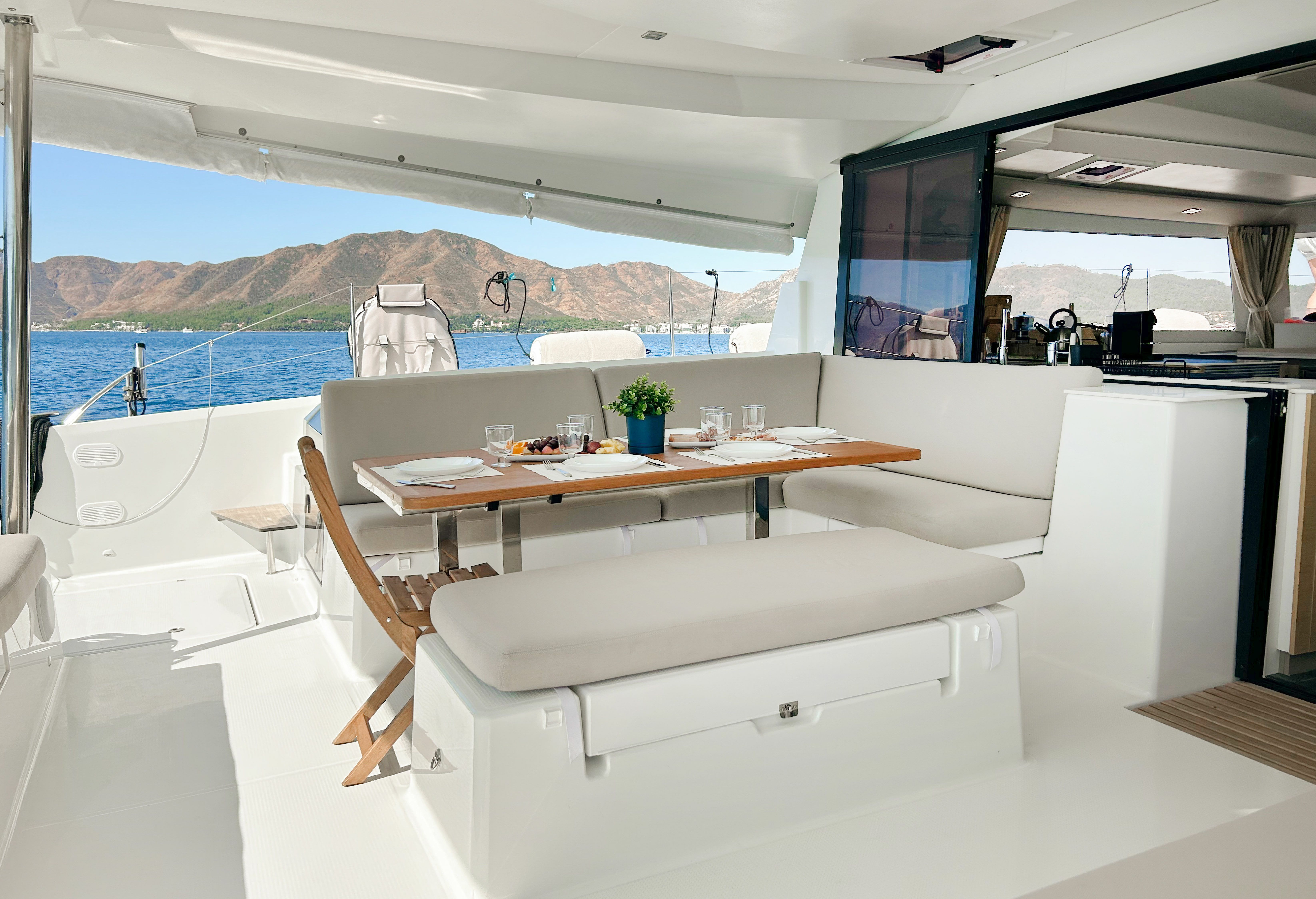 Fountaine Pajot Tanna 47 | Angara